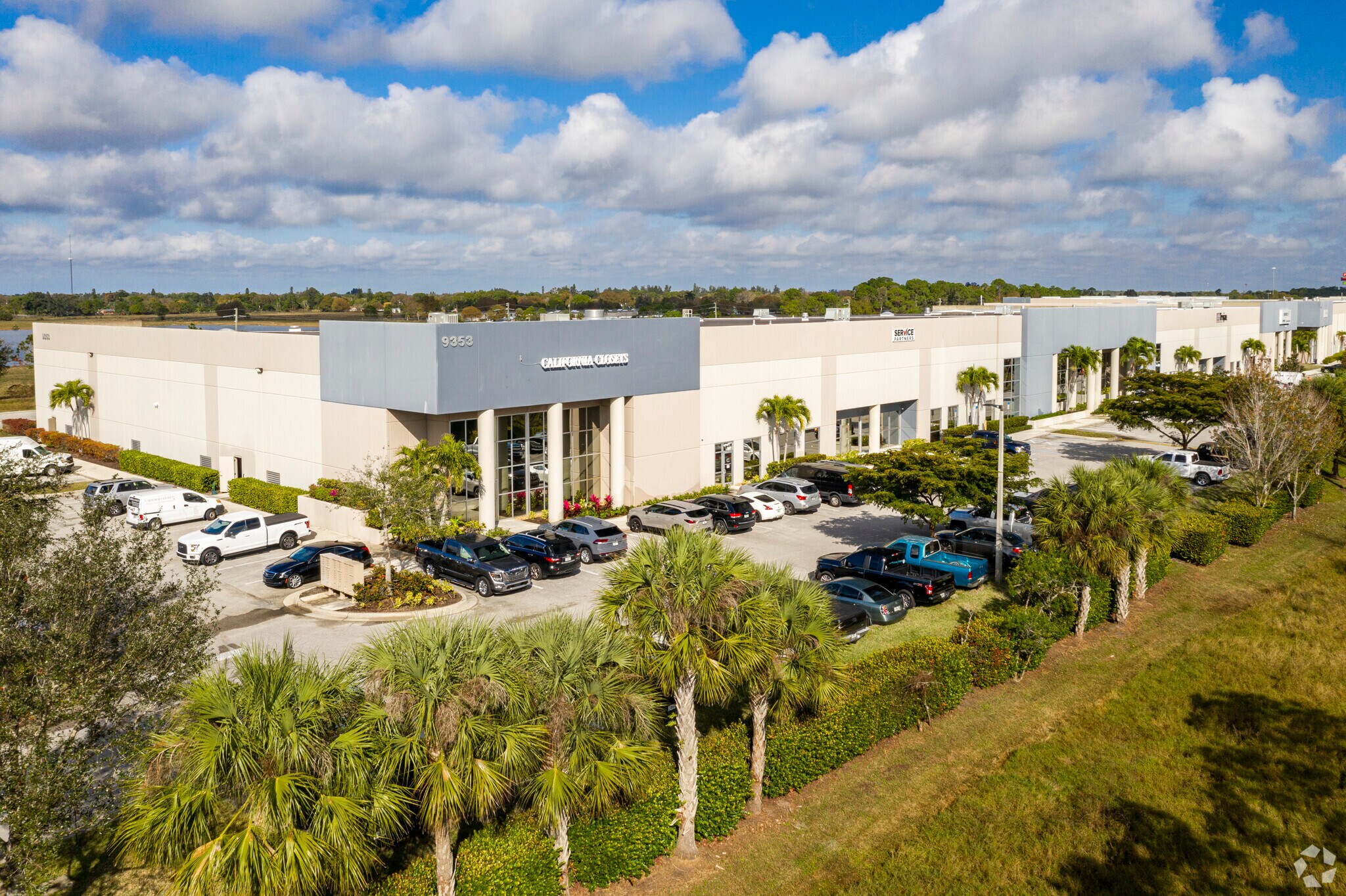 9353 Laredo Ave, Fort Myers, FL à louer Photo de l’immeuble– Image 1 sur 9