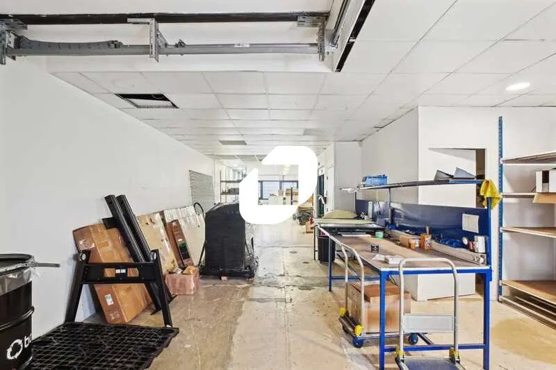 Local d’activités dans Les Ulis à louer - Photo de l’immeuble – Image 2 sur 14