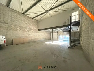 Plus de détails pour Local d'activités à louer