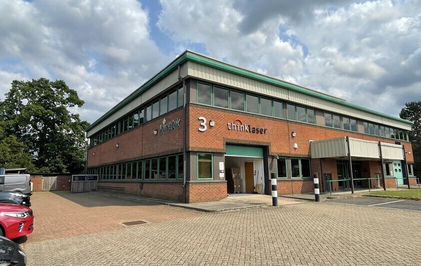 Honeycrock Ln, Redhill à louer Photo de l’immeuble– Image 1 sur 2