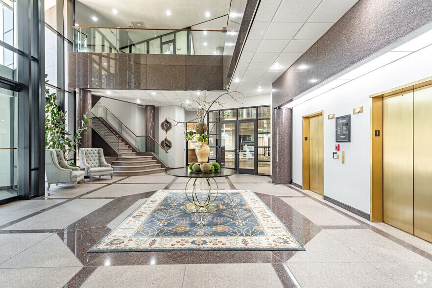 321 N Central Expy, McKinney, TX à louer - Hall d’entrée – Image 3 sur 12