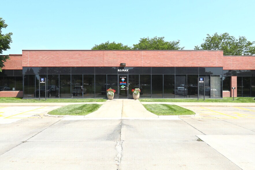 7101-7199 Vista Dr, West Des Moines, IA à louer - Photo de l’immeuble – Image 2 sur 14