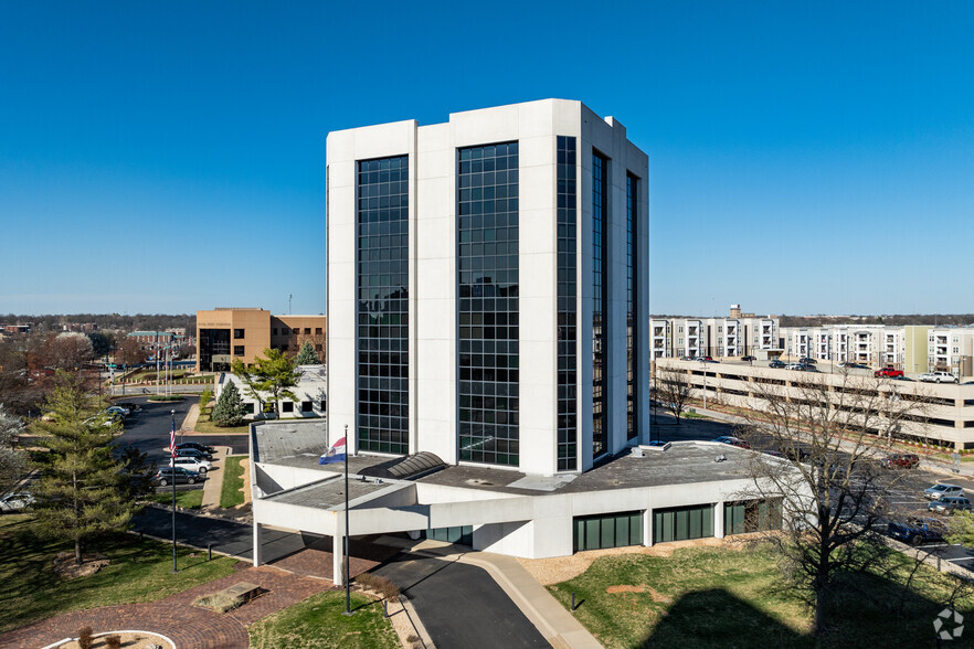 300 John Q. Hammons Pky, Springfield, MO à louer - Photo de l’immeuble – Image 2 sur 6