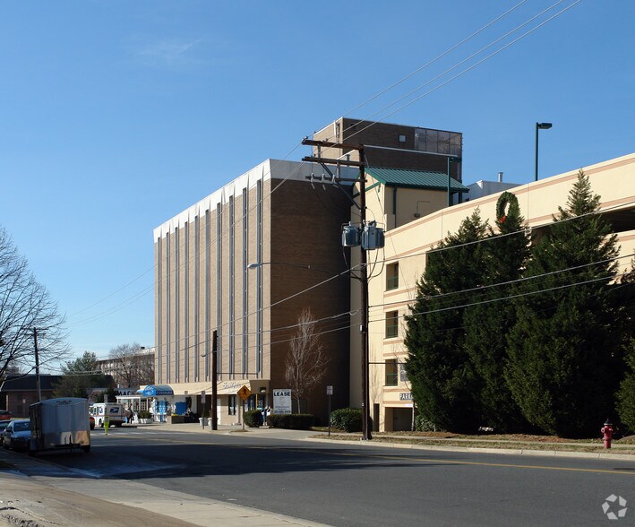 121 Congressional Ln, Rockville, MD à louer - Photo de l’immeuble – Image 3 sur 9