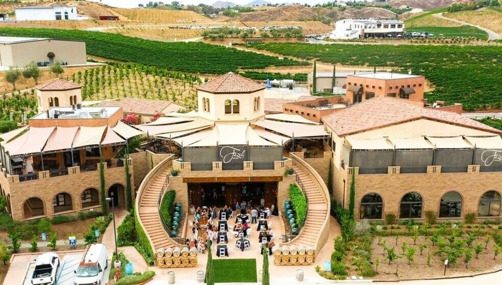 37320 De Portola Rd, Temecula, CA à vendre - Photo de l’immeuble – Image 2 sur 19
