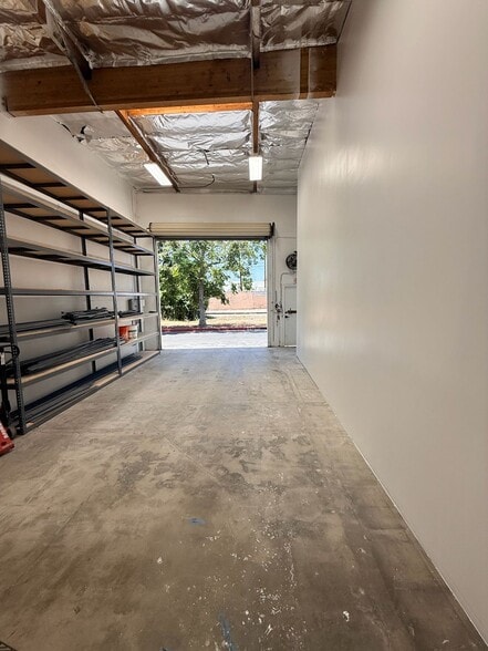 1900 E Warner Ave, Santa Ana, CA à louer - Photo de l’immeuble – Image 3 sur 14