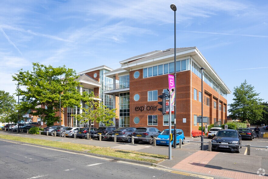 Fleming Way, Crawley à louer - Photo de l’immeuble – Image 1 sur 16