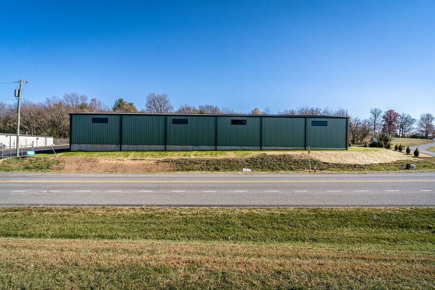 1571 Pleasants Dr, Mount Crawford, VA à louer - Photo de l’immeuble – Image 1 sur 24