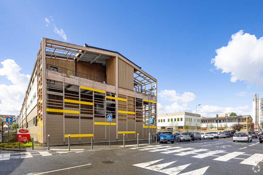 Local commercial dans Fresnes à louer - Photo de l’immeuble – Image 3 sur 3