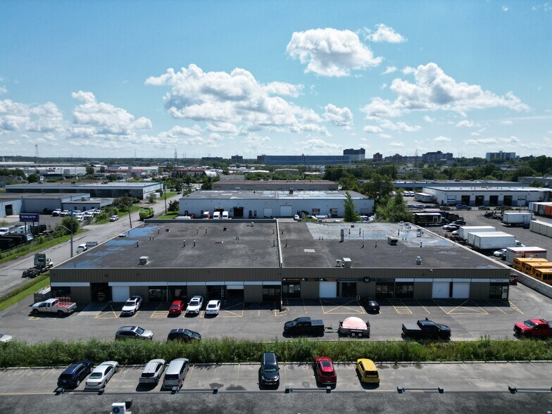 1580-1590 Liverpool Ct, Ottawa, ON à louer - Photo de l’immeuble – Image 1 sur 19