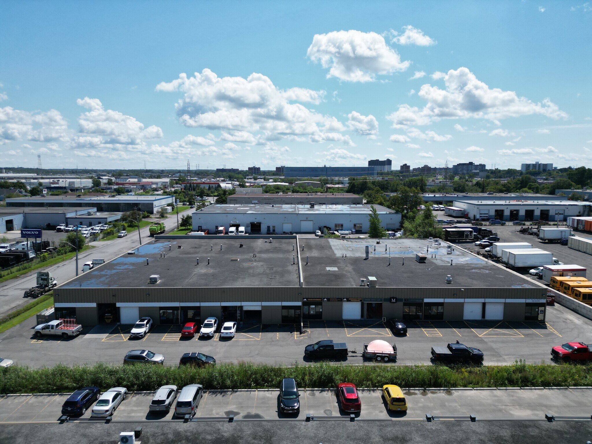 1580-1590 Liverpool Ct, Ottawa, ON à louer Photo de l’immeuble– Image 1 sur 20
