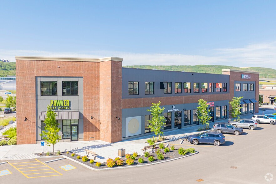 45 Greenbriar Way NW, Calgary, AB à louer - Photo de l’immeuble – Image 1 sur 3