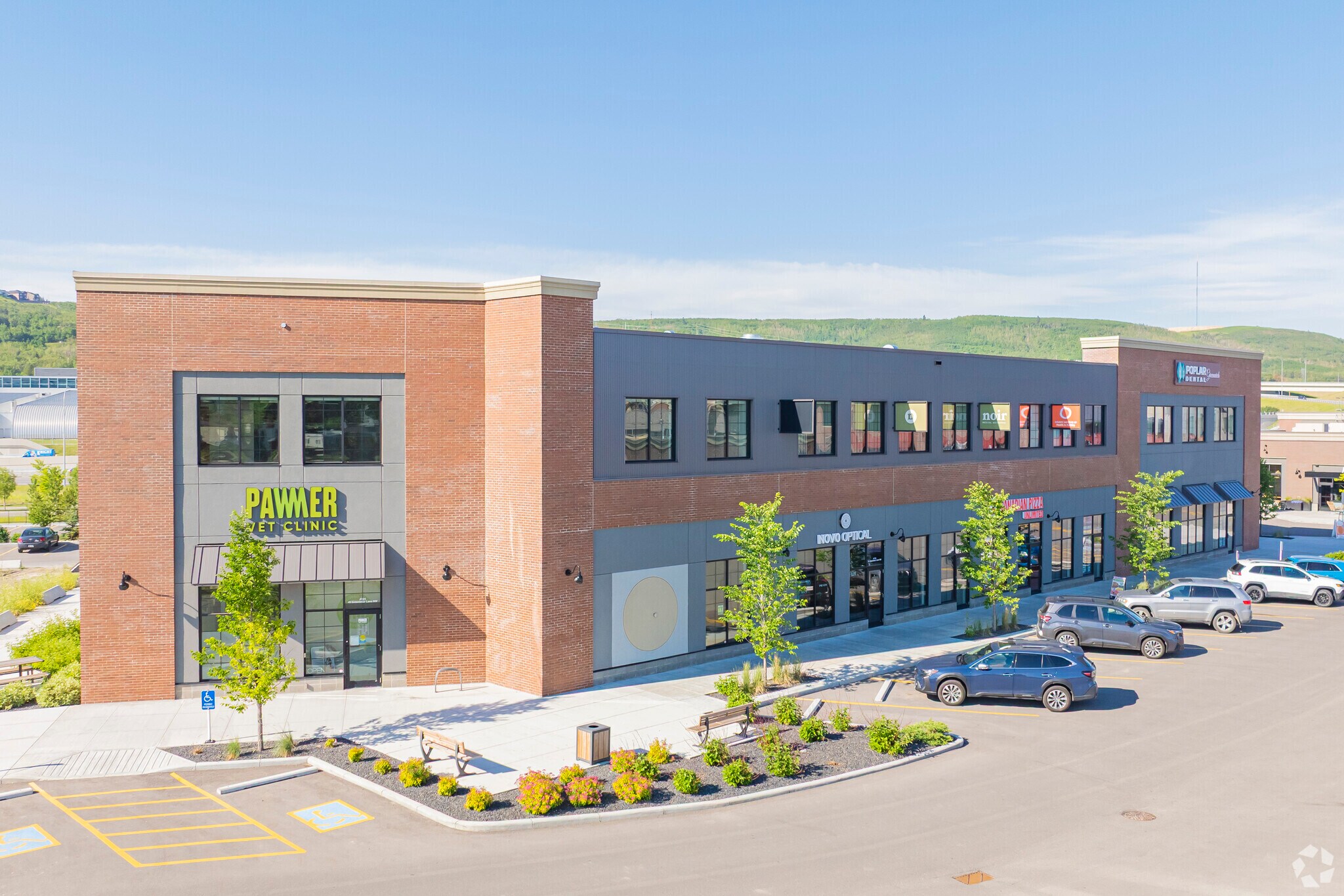 45 Greenbriar Way NW, Calgary, AB à louer Photo de l’immeuble– Image 1 sur 4