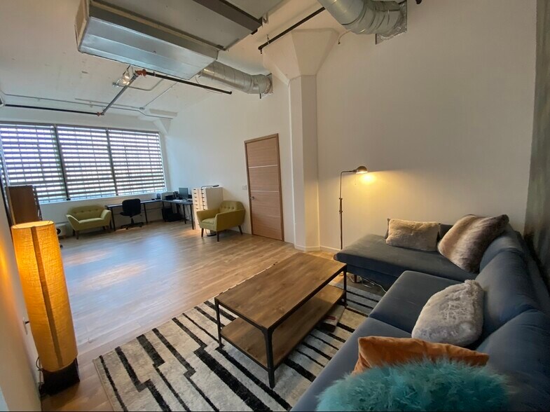 405 Towne Ave, Los Angeles, CA à vendre - Photo intérieure – Image 2 sur 43