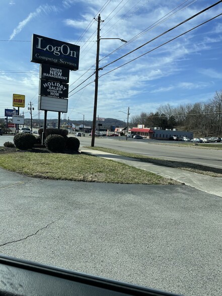 1611 W Andrew Johnson Hwy, Morristown, TN à vendre - Photo de l’immeuble – Image 2 sur 14