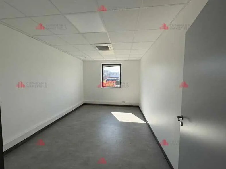 Bureau dans Châtenoy-le-Royal à louer - Photo de l’immeuble – Image 3 sur 4