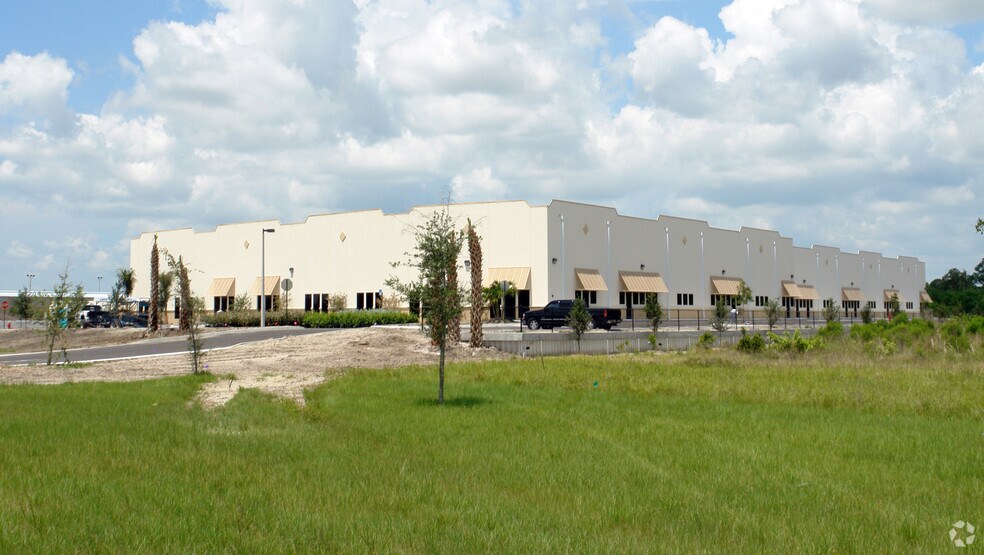 8620 NW LTC Pky, Port Saint Lucie, FL à louer - Photo de l’immeuble – Image 2 sur 9