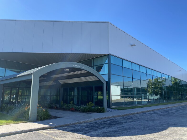 100 Harbor Dr, Charlevoix, MI à louer - Photo de l’immeuble – Image 2 sur 44