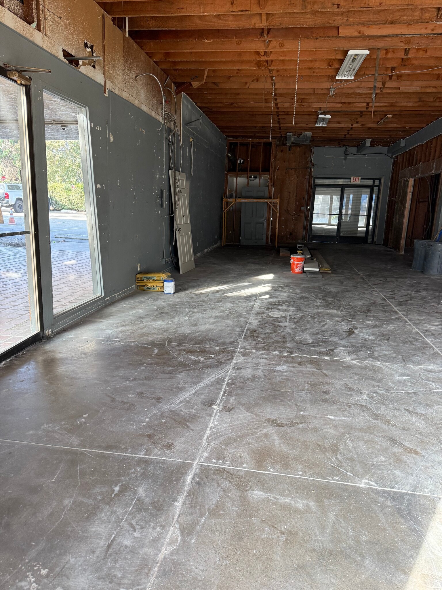 205-215 W 1st St, Tustin, CA à louer Photo intérieure– Image 1 sur 14