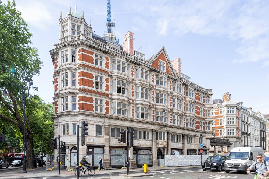 25-35 Southampton Row, Londres à louer - Photo principale – Image 1 sur 2