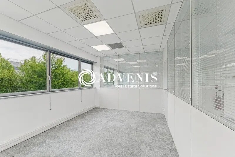 Bureau dans Roissy-en-France à louer - Photo de l’immeuble – Image 3 sur 10