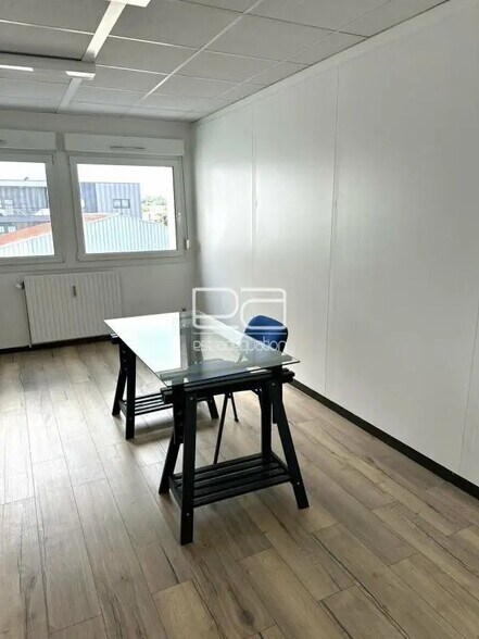 Bureau dans Heillecourt à louer - Photo de l’immeuble – Image 3 sur 5