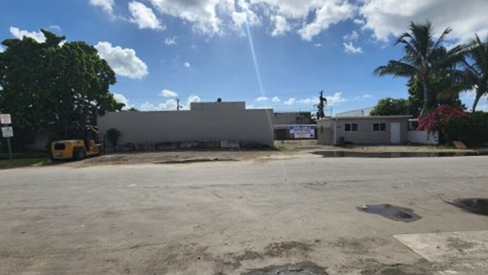 14041 NW 20th Ave, Opa-locka, FL à louer - Photo de l’immeuble – Image 2 sur 8