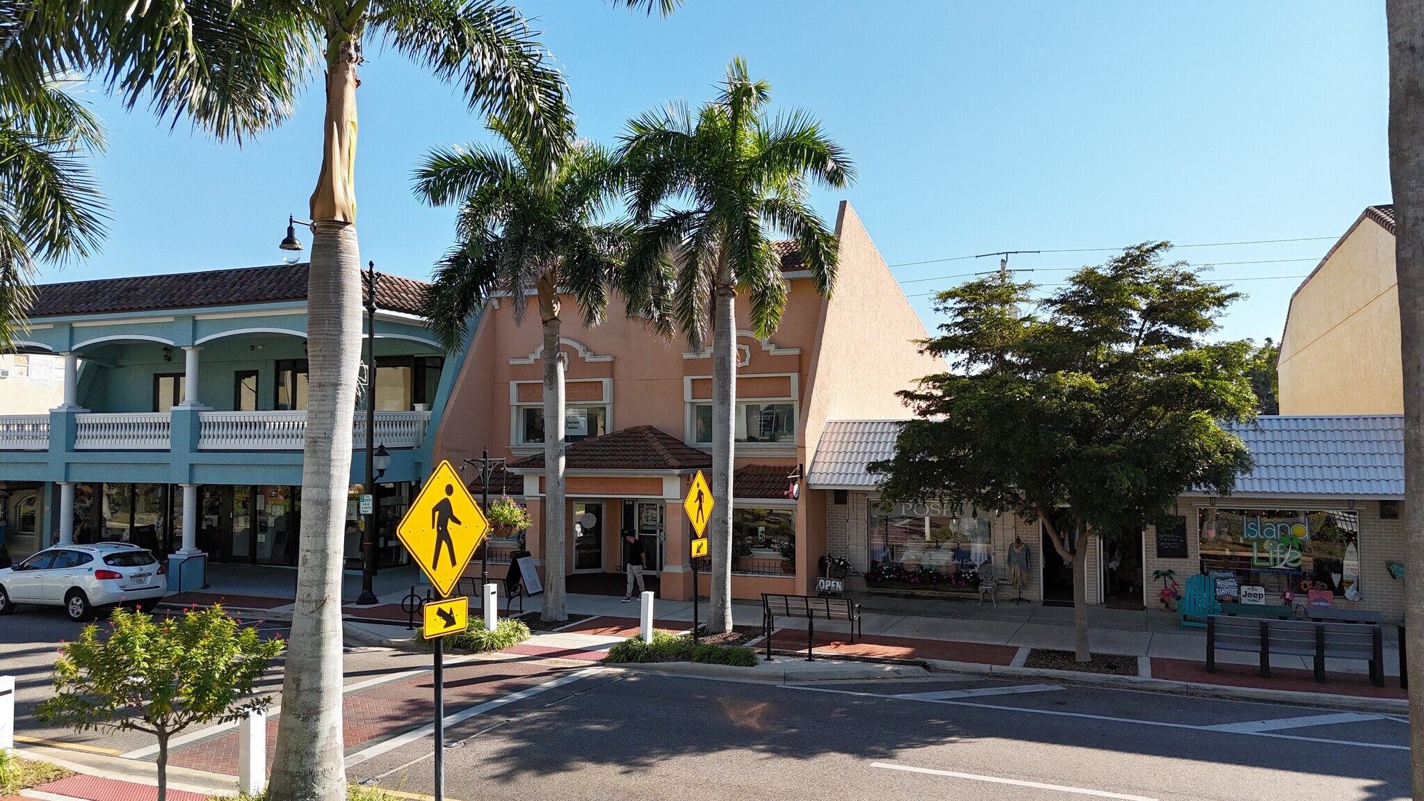 325 W Venice Ave, Venice, FL à louer Photo de l’immeuble– Image 1 sur 14