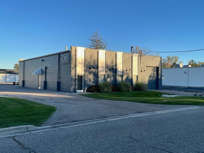 Troy Flex Campus portefeuille de 3 biens à vendre sur LoopNet.fr - Photo de l’immeuble – Image 3 sur 4