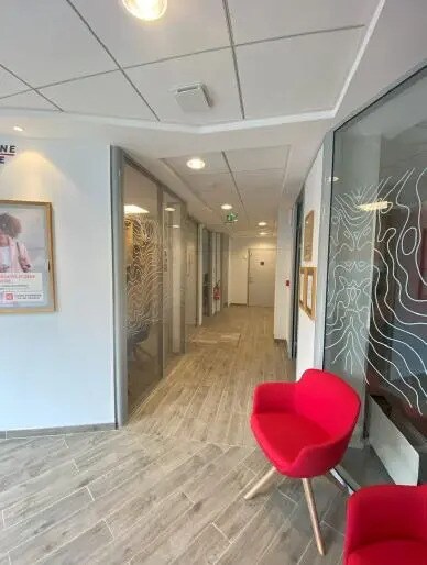 Local commercial dans Paris à louer - Hall d’entrée – Image 3 sur 8