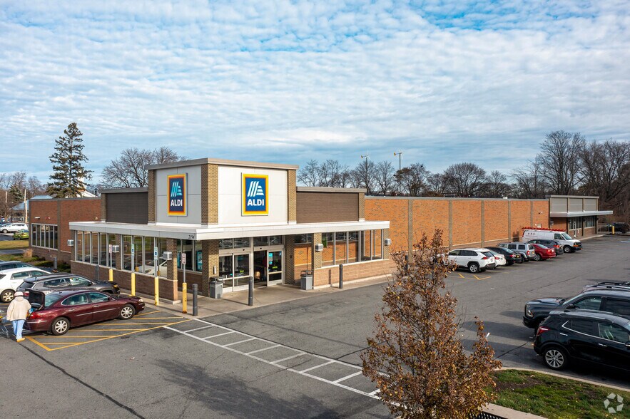 2194 Hudson Ave, Rochester, NY à louer - Photo principale – Image 1 sur 8