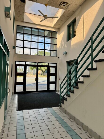 303 Market St, Kingston, PA à louer - Hall d’entrée – Image 3 sur 4