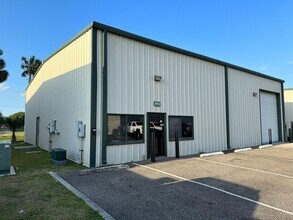 3650 Naseem Ln, Sanford, FL à louer Photo de l’immeuble– Image 1 sur 12