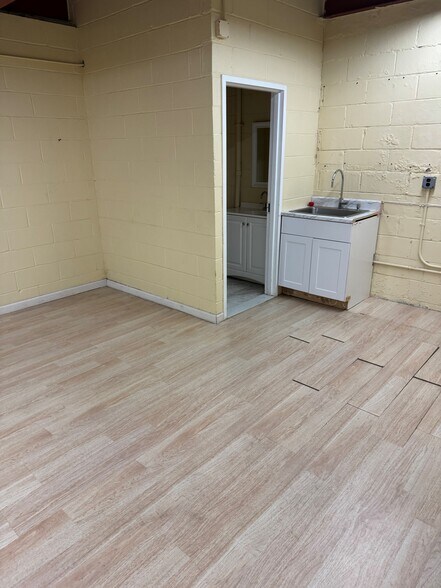 720 E 136th St, Bronx, NY à vendre - Photo intérieure – Image 3 sur 5
