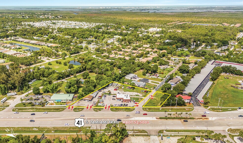 Tamiami Trail Commercial Center portefeuille de 3 biens à vendre sur LoopNet.fr - Aérien – Image 2 sur 8