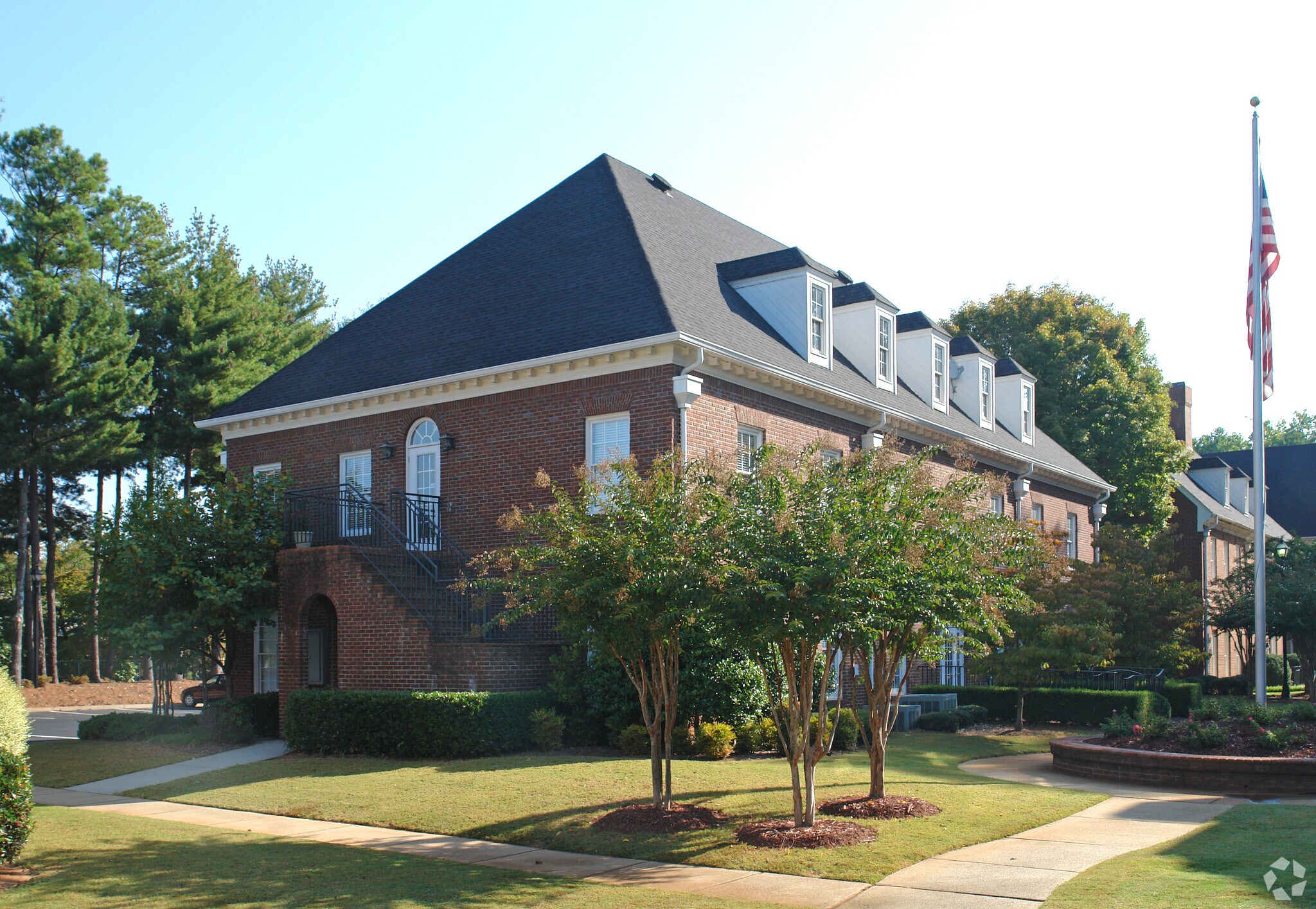 11099 Houze Rd, Roswell, GA à louer Photo principale– Image 1 sur 7