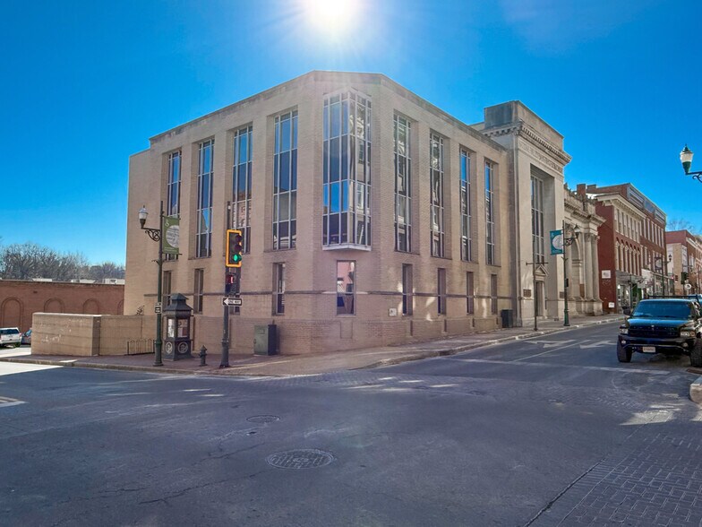 2 W Beverley St, Staunton, VA à vendre - Photo de l’immeuble – Image 2 sur 7