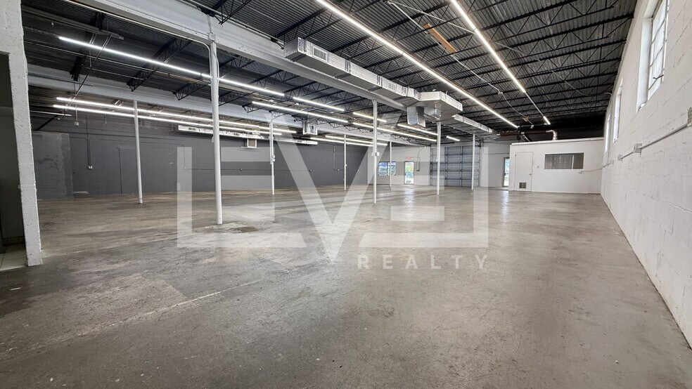 3948 NE 5th Ave, Oakland Park, FL à louer - Photo de l’immeuble – Image 2 sur 13
