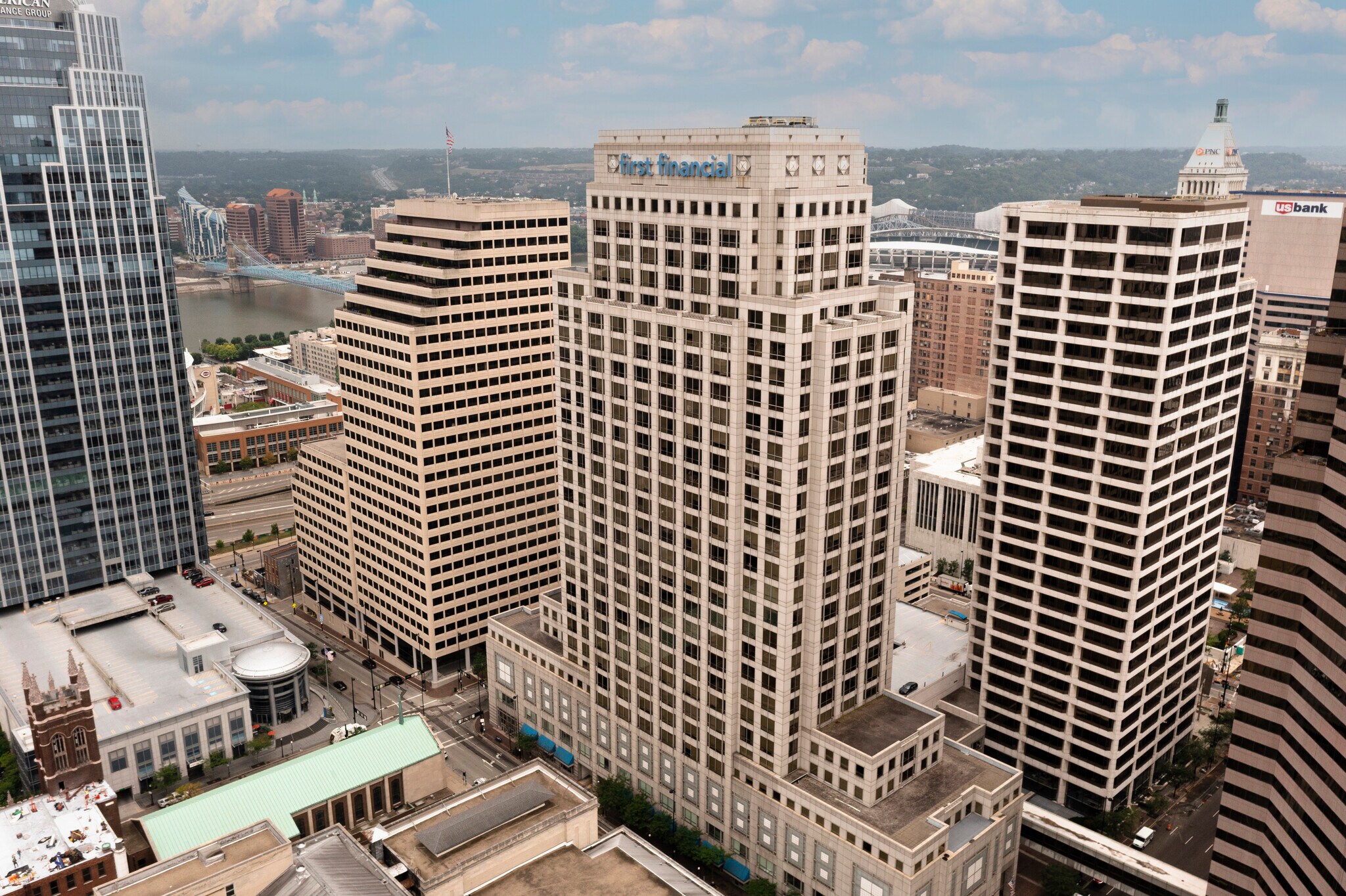 255 E 5th St, Cincinnati, OH à louer Photo de l’immeuble– Image 1 sur 8