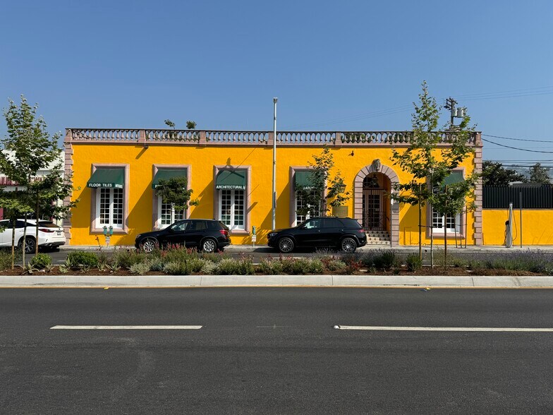 8435 Melrose Ave, West Hollywood, CA à vendre - Photo de l’immeuble – Image 2 sur 11