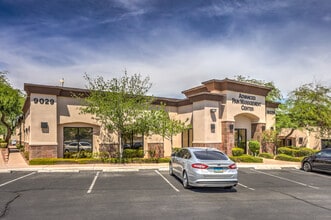 9005 S Pecos Rd, Henderson, NV à louer Photo de l’immeuble– Image 1 sur 2