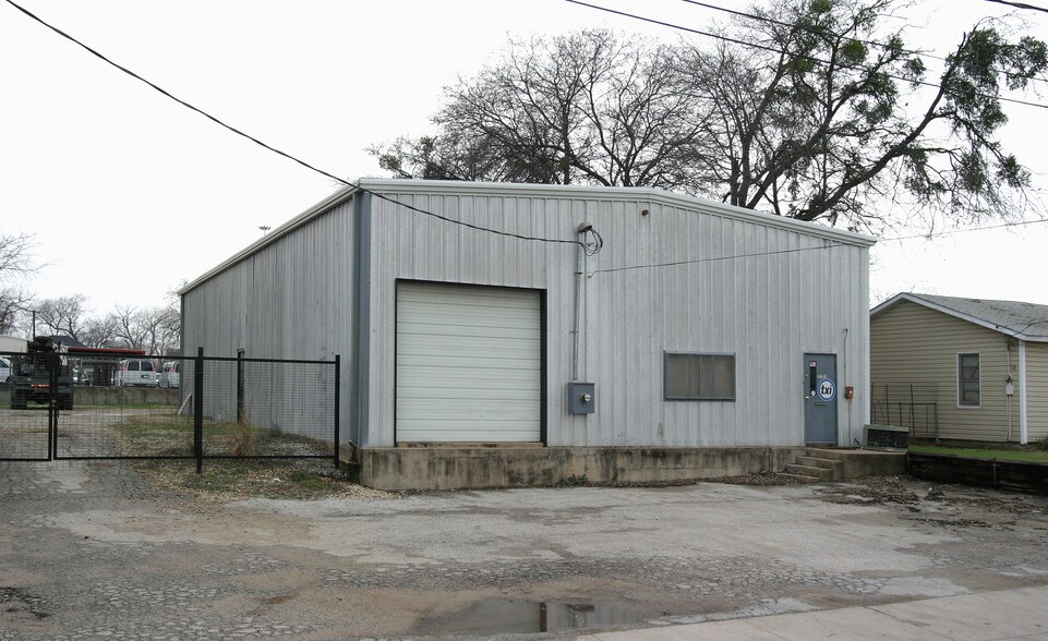 2101 Delante St, Haltom City, TX à louer - Photo de l’immeuble – Image 2 sur 4