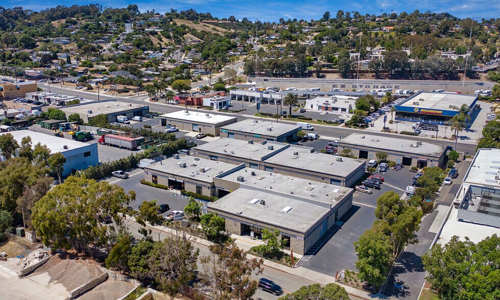2942 Industry St, Oceanside, CA à louer - Photo de l’immeuble – Image 3 sur 4