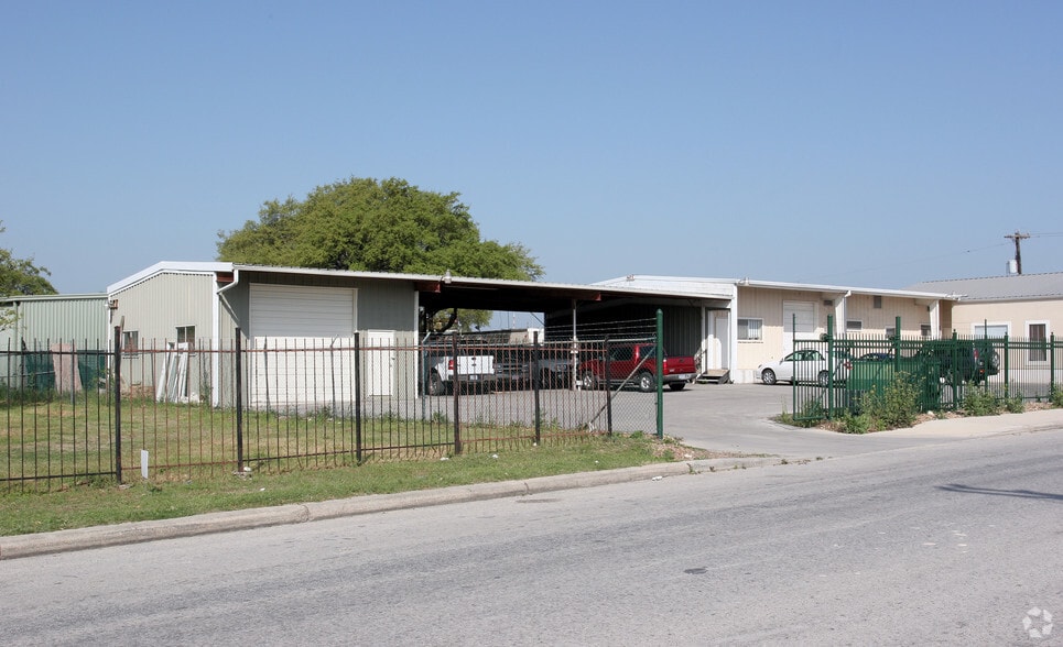 5150 N Loop 1604, San Antonio, TX à vendre - Photo de l’immeuble – Image 3 sur 5