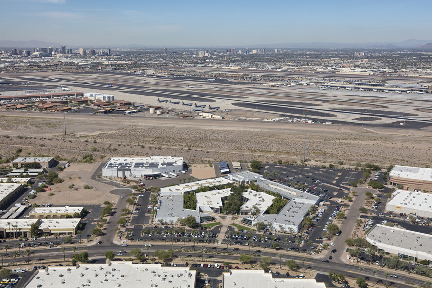 3600 E University Dr, Phoenix, AZ à louer - Photo de l’immeuble – Image 2 sur 6