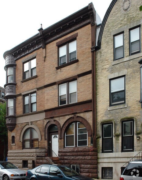2402 Spruce St, Philadelphia, PA à vendre - Photo de l’immeuble – Image 2 sur 9