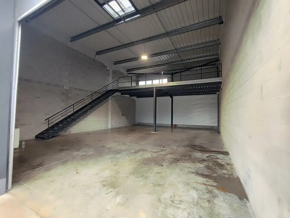 Local d’activités dans Aoste à louer Photo intérieure– Image 1 sur 7