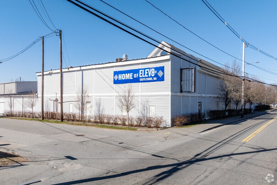 220 Canton St, Stoughton, MA à louer - Photo de l’immeuble – Image 3 sur 5