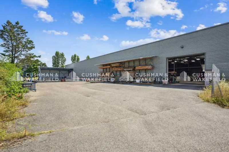 15 Rue D'Anjou, Saint-Quentin-Fallavier à louer - Photo de l’immeuble – Image 1 sur 15