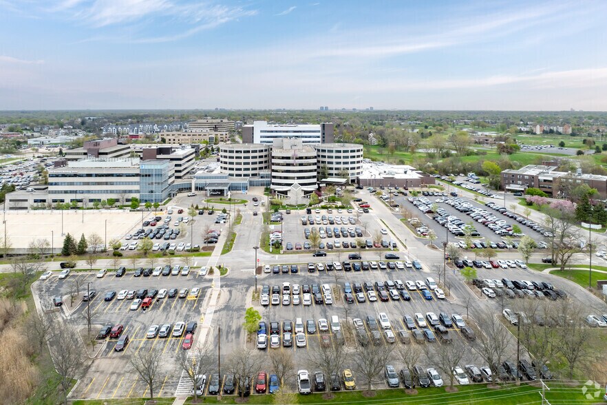 1555 Barrington Rd, Hoffman Estates, IL à louer - Aérien – Image 2 sur 4